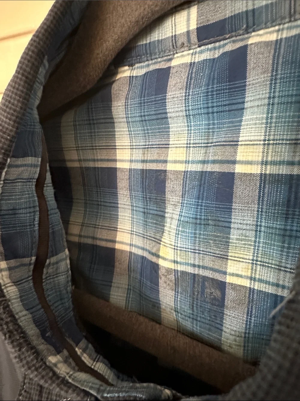 Kuhl Men's Short-Sleeve Button-Down Shirt in Navy with Plaid Lining - Picture 10 of 10